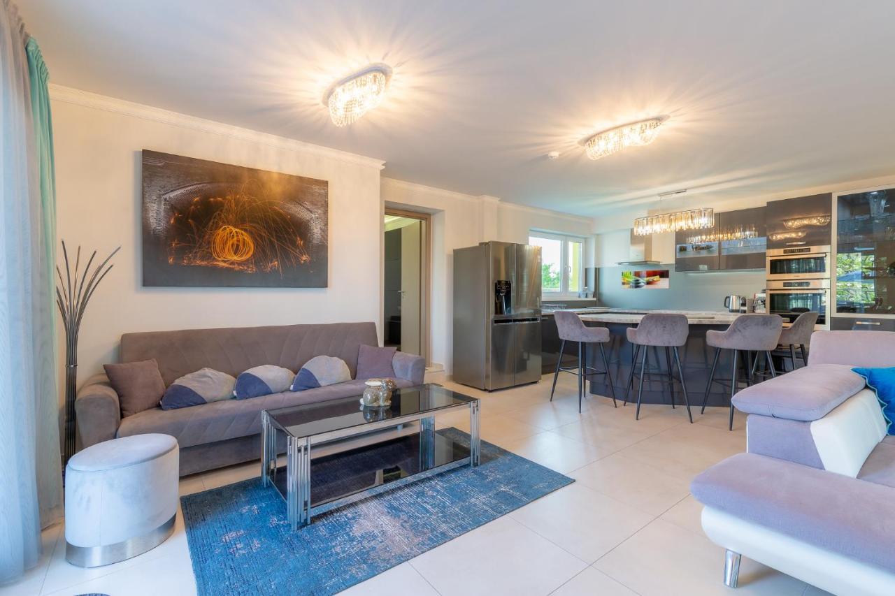 דירות שיופוק Admiral Luxury IV Apartman By Bltn מראה חיצוני תמונה